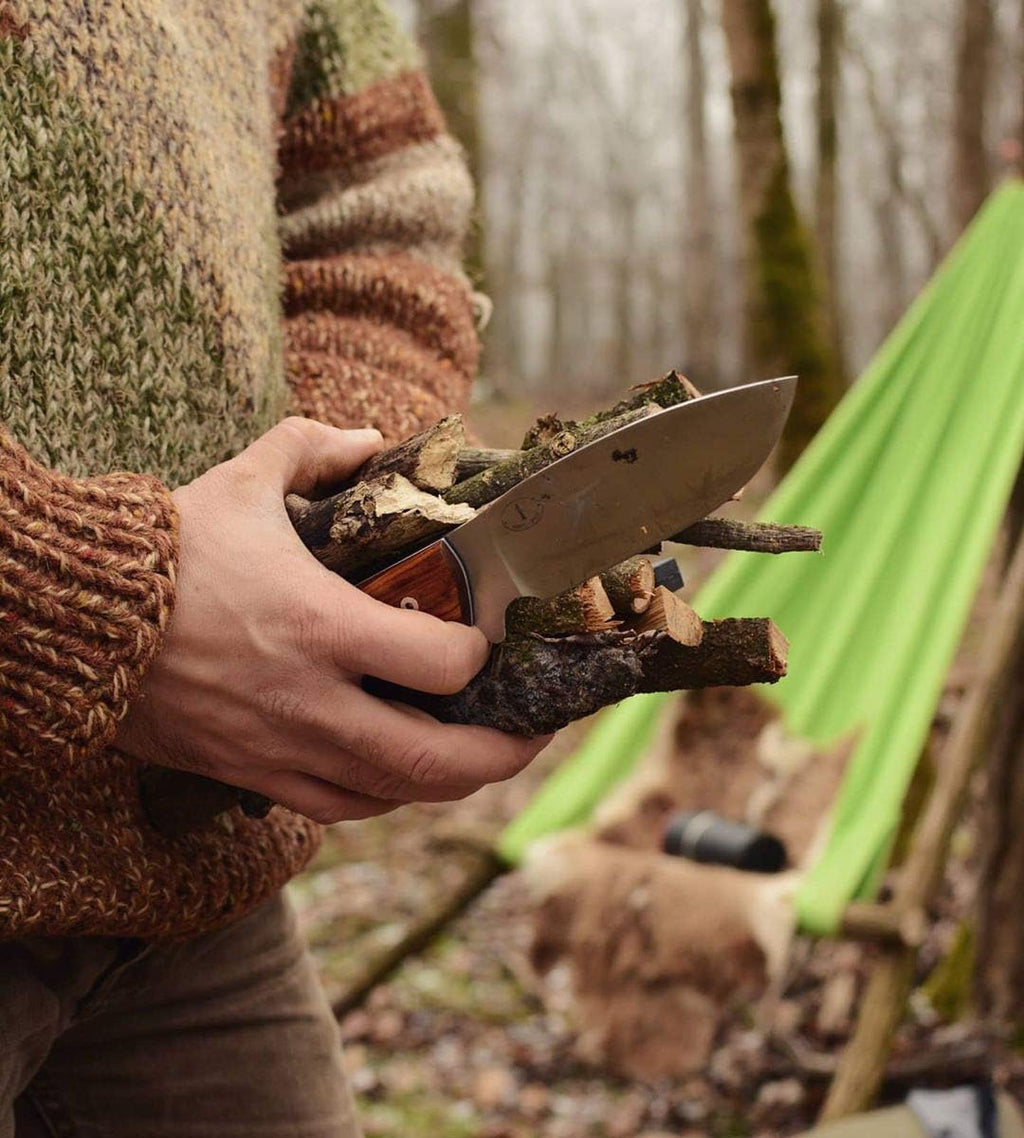 JEO-TEC No.1 bushcraft knife used for wood processing during outdoor camp work
