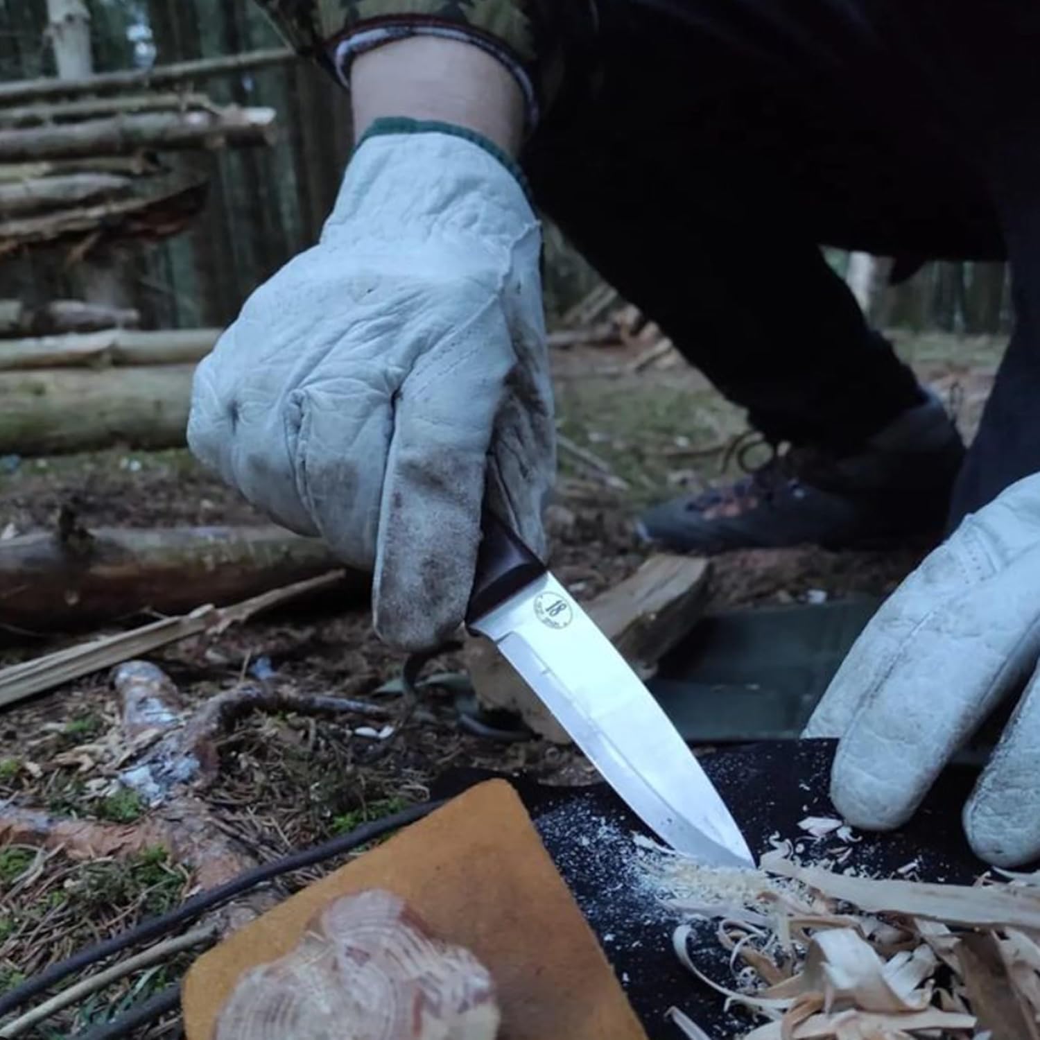 JEO-TEC No.18 bushcraft knife used alongside fire starter during camp fire lighting
