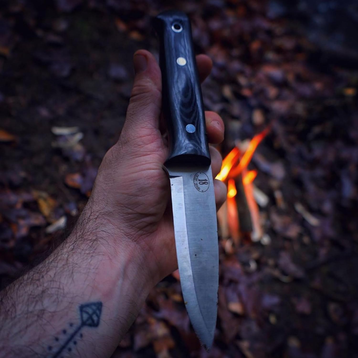 JEO-TEC No.18 fixed blade bushcraft knife photographed in low light outdoor conditions
